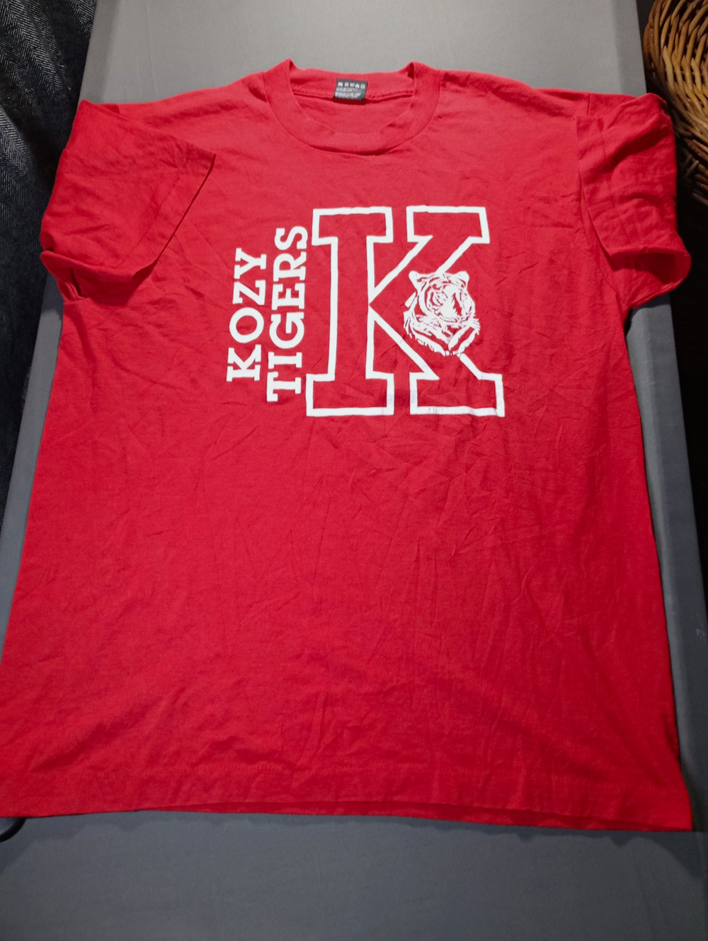 Fruit of the Loom Kozy Tigers Graphic T Shirt Men's Size Large Red